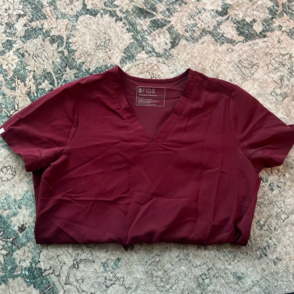 Figs 3 pocket scrub top (small)